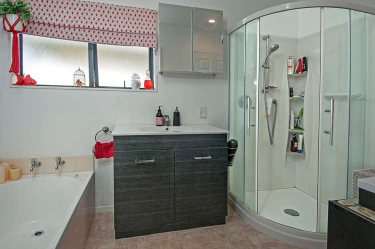 22 Central Park Drive Te Atatu South_11