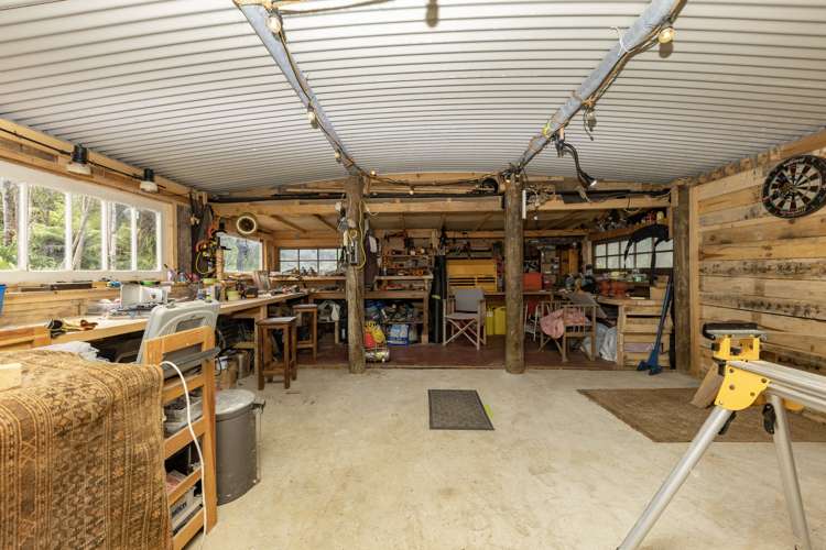 16 La Trobe Track Karekare_40