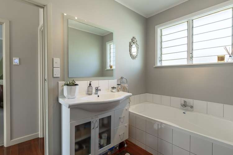 52 Sylvan Crescent Te Atatu South_12