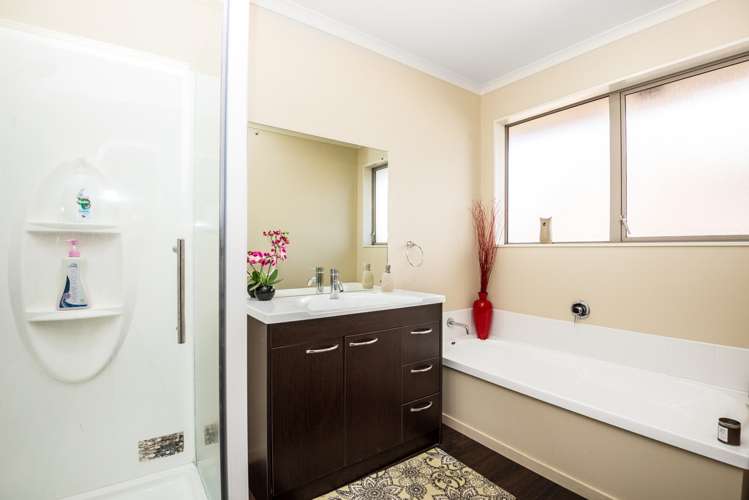 23 Tongariro Drive Aotea_11