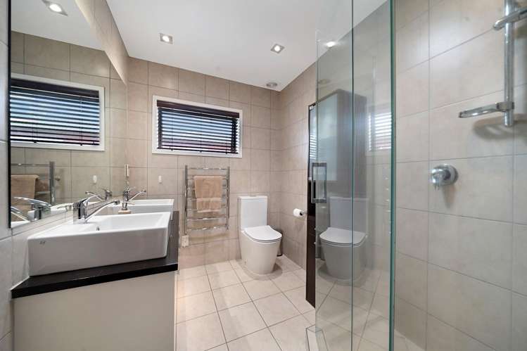 180 Royal Road Massey_16