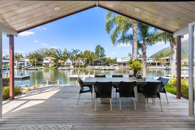 Relaxed waterfront elegance