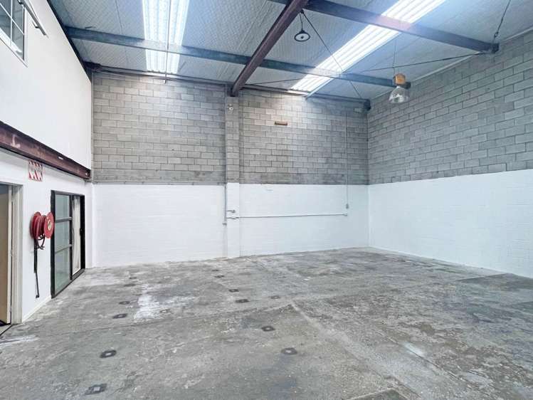 Unit B/9 Anvil Road Stanmore Bay_2