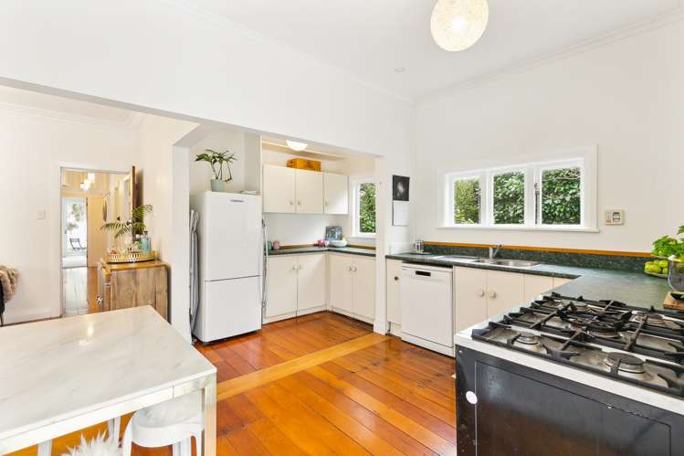 159 Queens Drive Lyall Bay_13