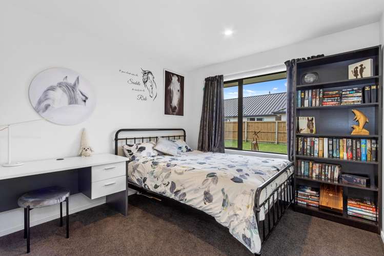 7 Bronco Drive Aidanfield_17