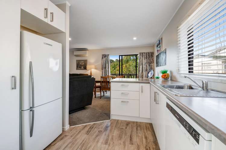 1/21 Ayton Drive Totara Vale_7