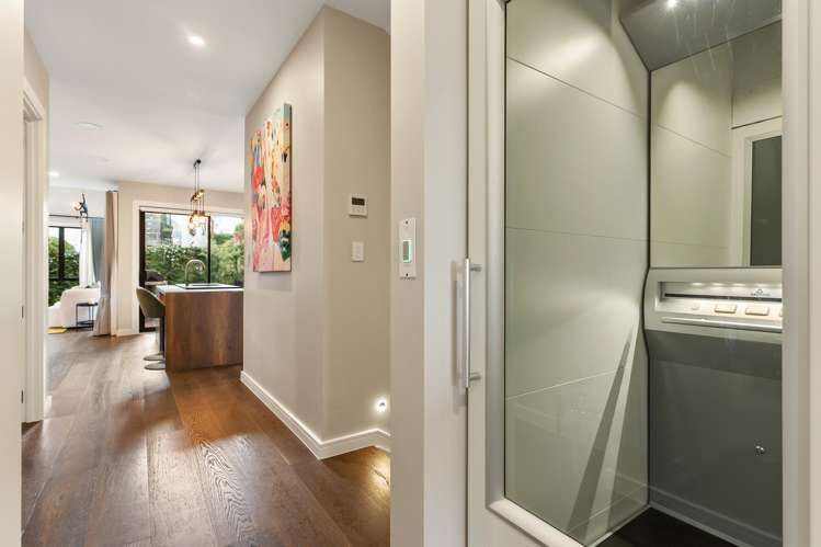 20c Beach Road Castor Bay_13