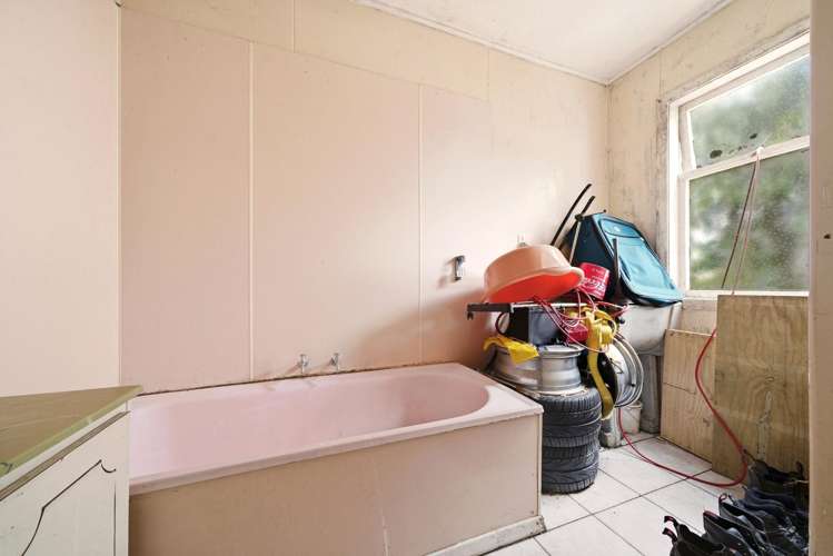 2 Forbes Road Favona_15