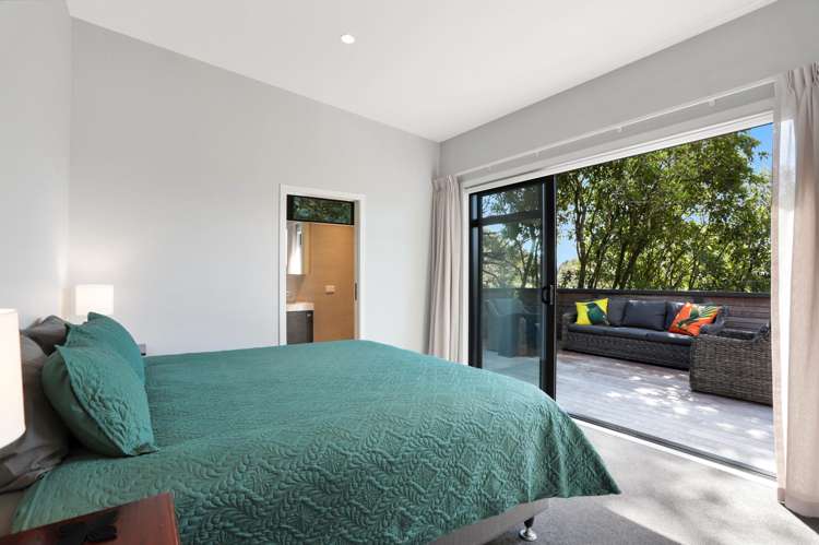 892 West Coast Road Waiatarua_9