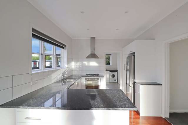 58 Hall Crescent 1371_4