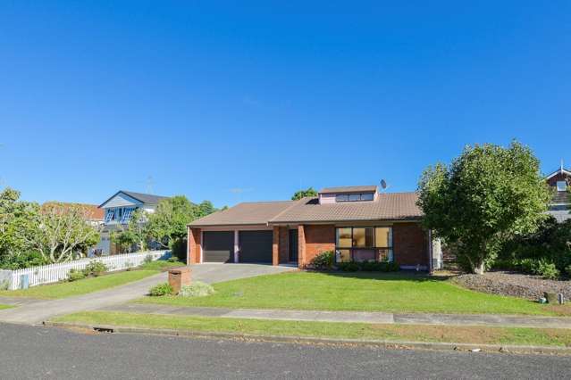 8 Voltaire Court Botany Downs_1