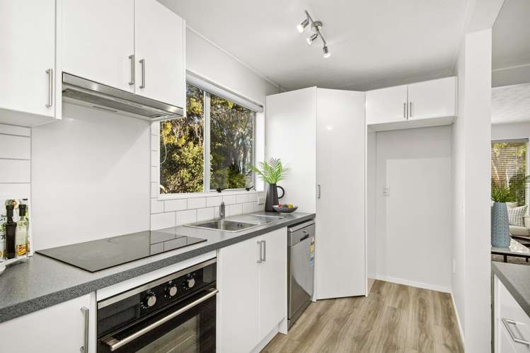 2/200 Dowse Drive Maungaraki_5