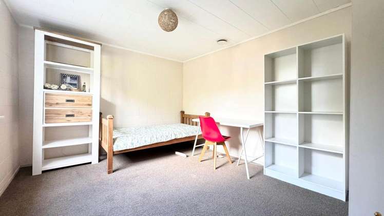 4 Easton Park Parade Glenfield_16