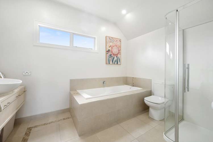 33 Seymour Road Mellons Bay_19