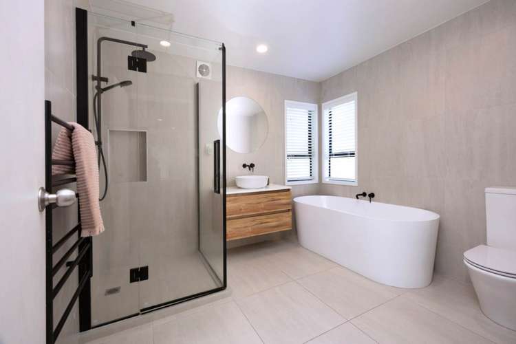 24 Rauhuia Crescent Parau_16