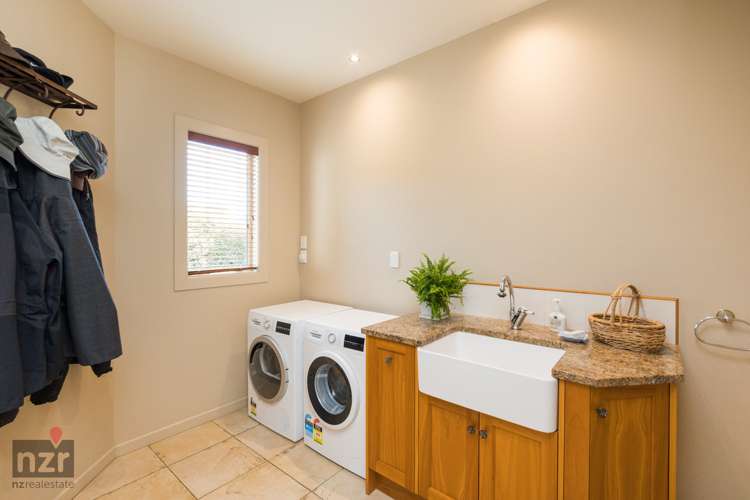 22 James Road Halcombe_12