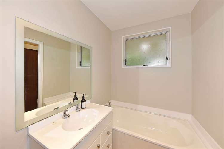 2/2 Loreto Place Hornby_9