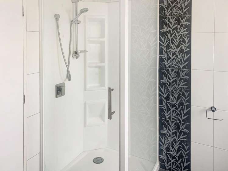 2/1002 Southland Road 10495_9