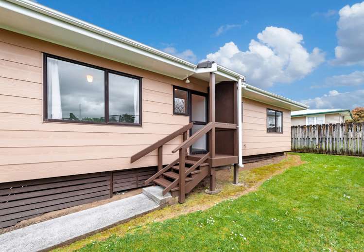 1/4 Helga Crescent Te Atatu Peninsula_13