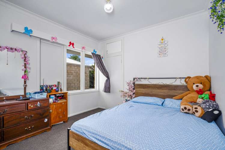 5 Simmonds Grove Greerton_9