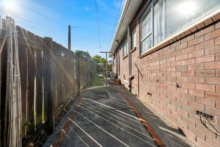 1/2 Roberts Road Glenfield_11