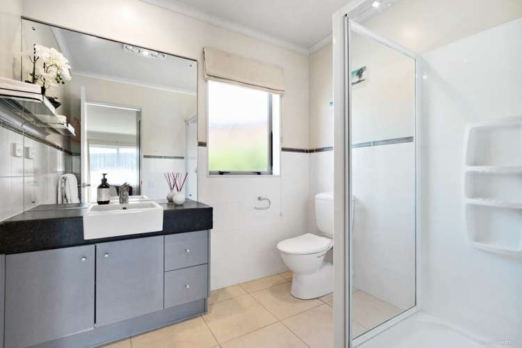 22 Aberdeen Crescent Wattle Downs_11