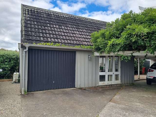 Cosy Rental - partially furnished  Old Whenuapai