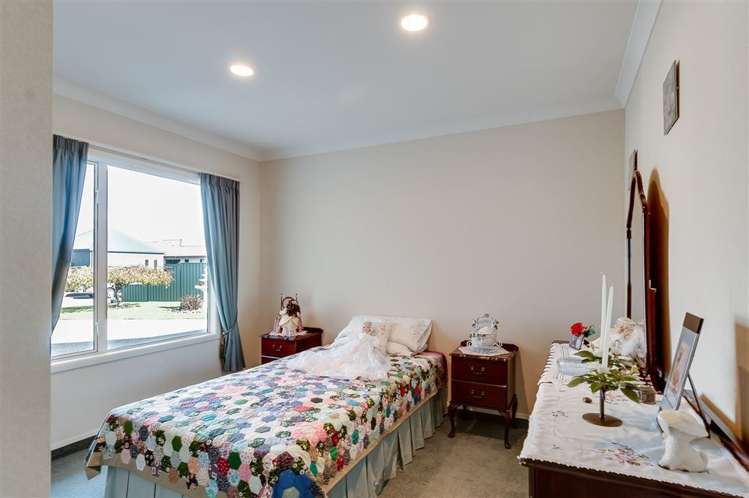 3 Queens Walk Taradale_12