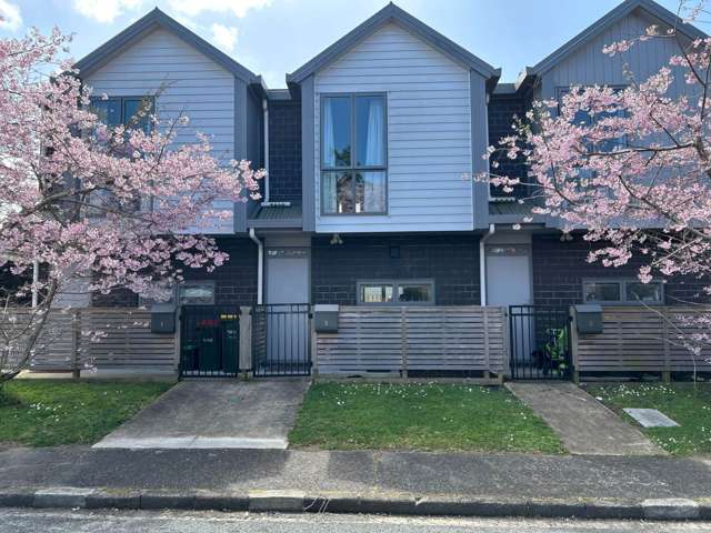 Modern Townhouse in Prime Peninsula Location