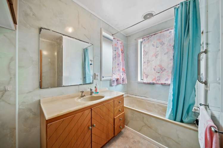 18 Courtenay Crescent Mangere East_11