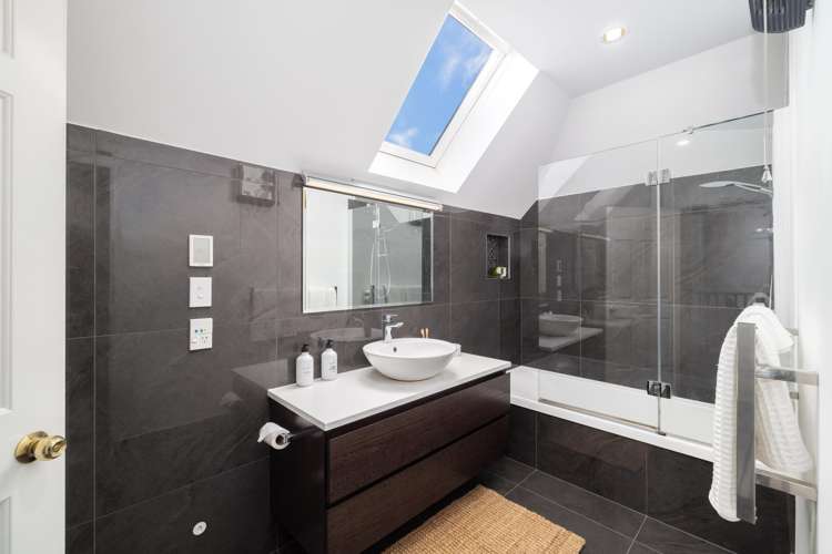 88 Lake Terrace Road Burwood_10