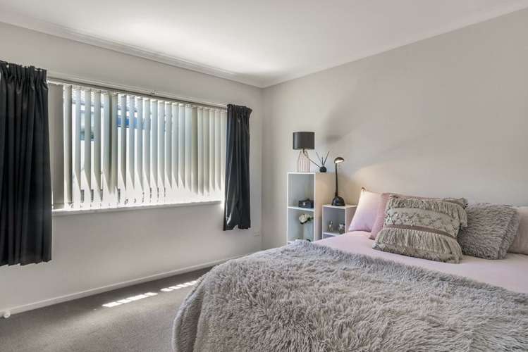 4 Baverton Drive Flat Bush_13