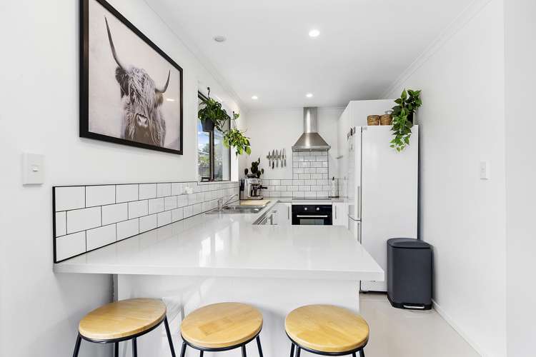 27 Akaroa Drive Maupuia_10