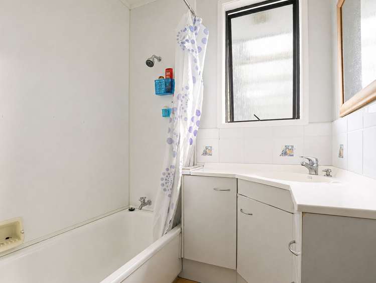 6 Luke Place Fairy Springs_20