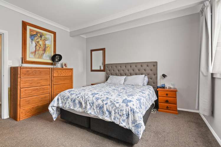 11 Russell Road Fairy Springs_11