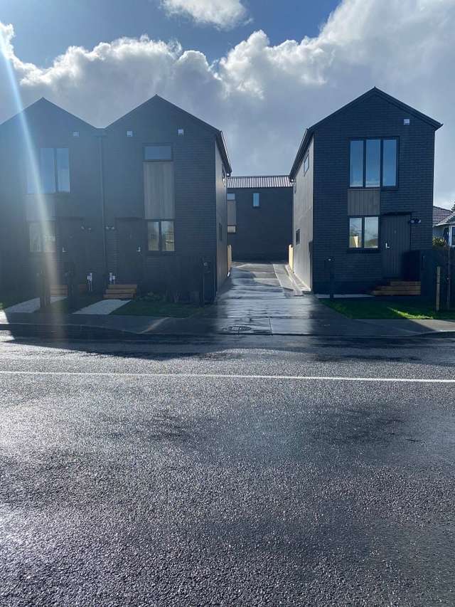 Stylish Townhouse in Te Atatu Peninsula