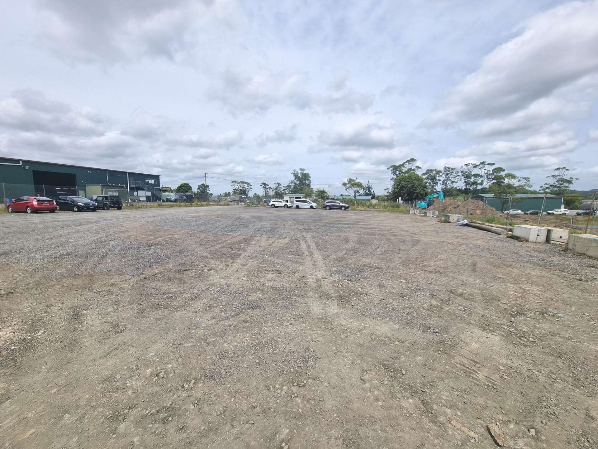 Rear/24 Kahikatea Flat Road Dairy Flat_0