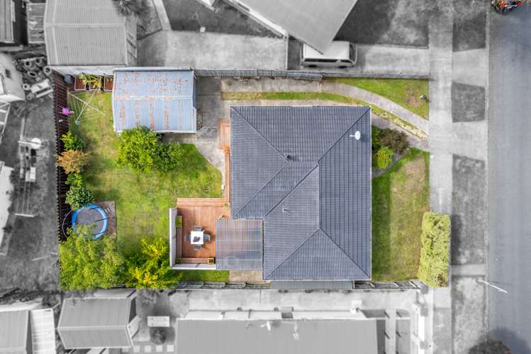 37 California Drive Totara Park_29