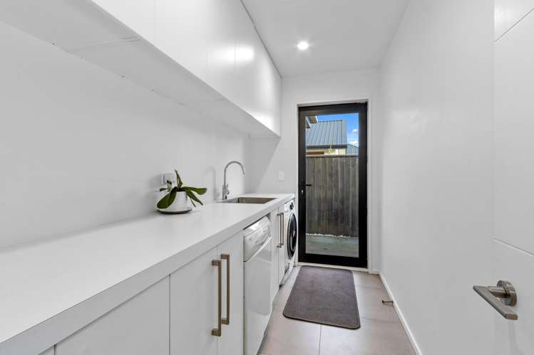 7 Bronco Drive Aidanfield_23