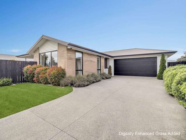 Sunny + Easy-Care in Handy Location!