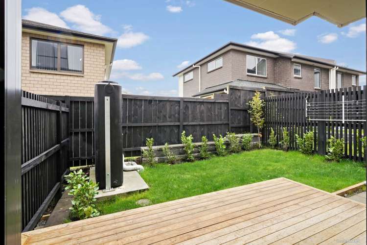2/11 Scanlen Terrace Kelston_11