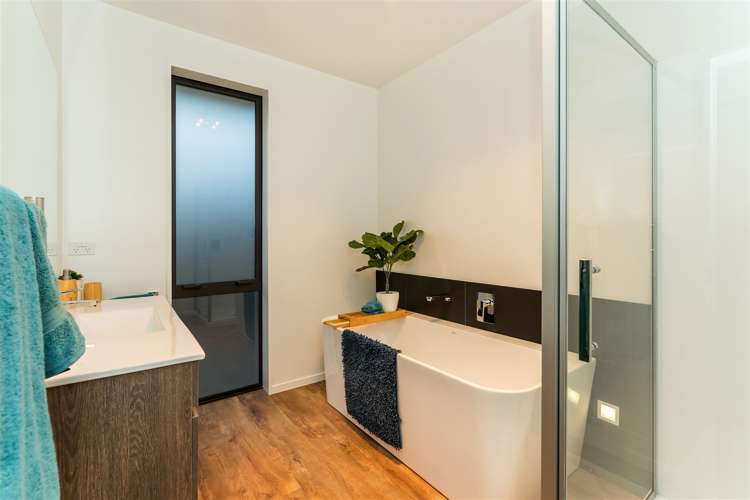 53 Vernon Drive Lincoln_11