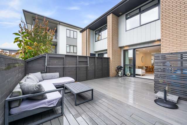 A deck Kiwi Summers were made for!