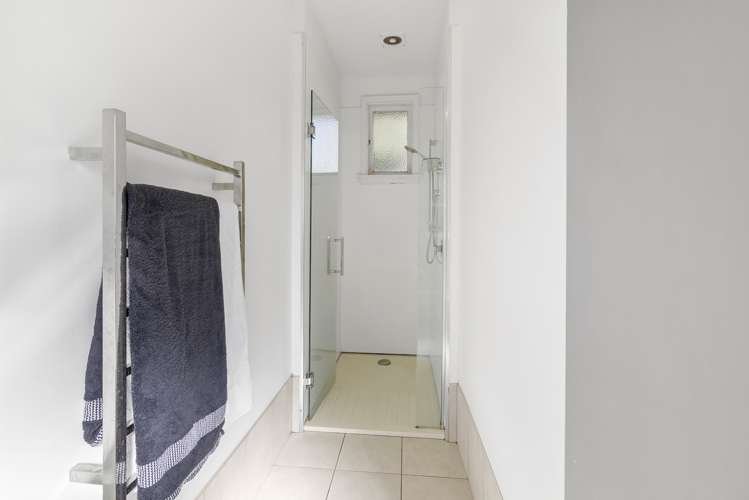 6 Hertnon Street West End_19