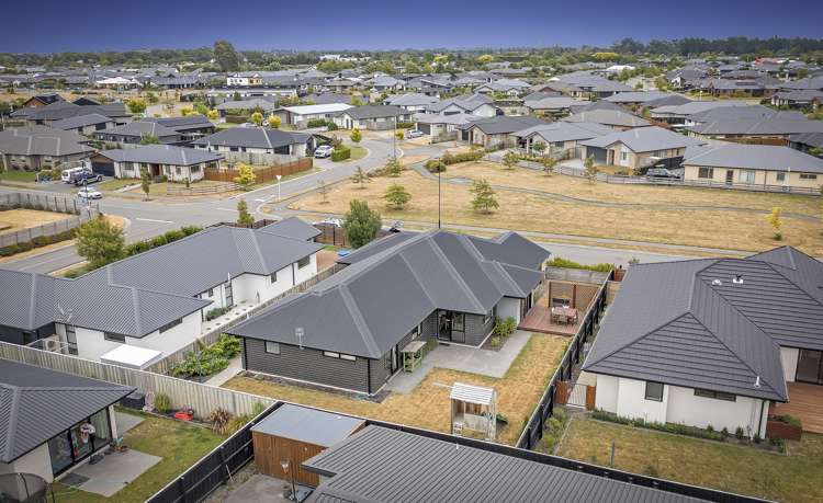 24 Bonecrusher Street Lincoln_18