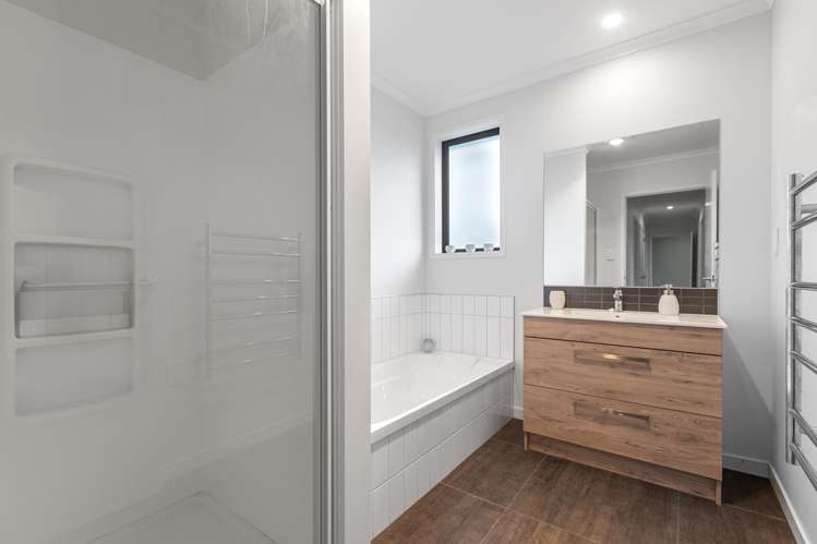 8 Cowell Crescent Pyes Pa_8