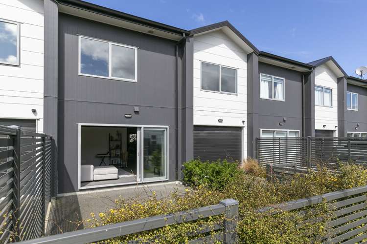 28 Bluff Road Porirua_14