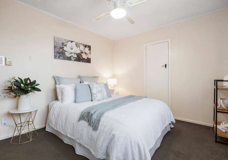 9 Morrison Crescent Glenview_16