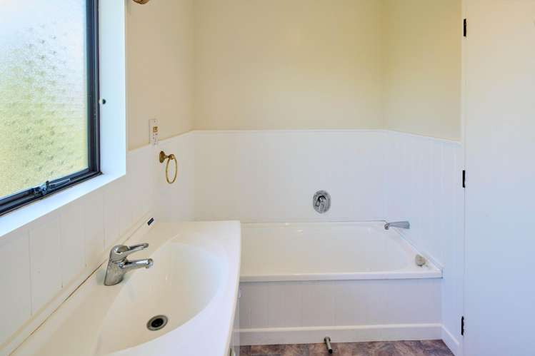 8 Ross Grove Paraparaumu_12