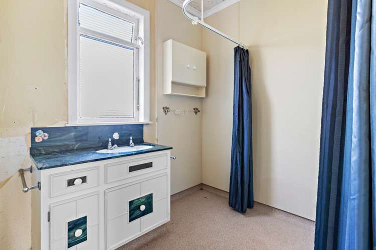 412 High Street South Carterton_11